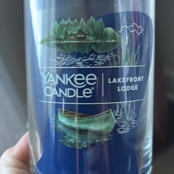 Yankee Candle Lakefront Lodge 14.25 ounce, single wick, soy wax blend candle - Picture 4 of 6